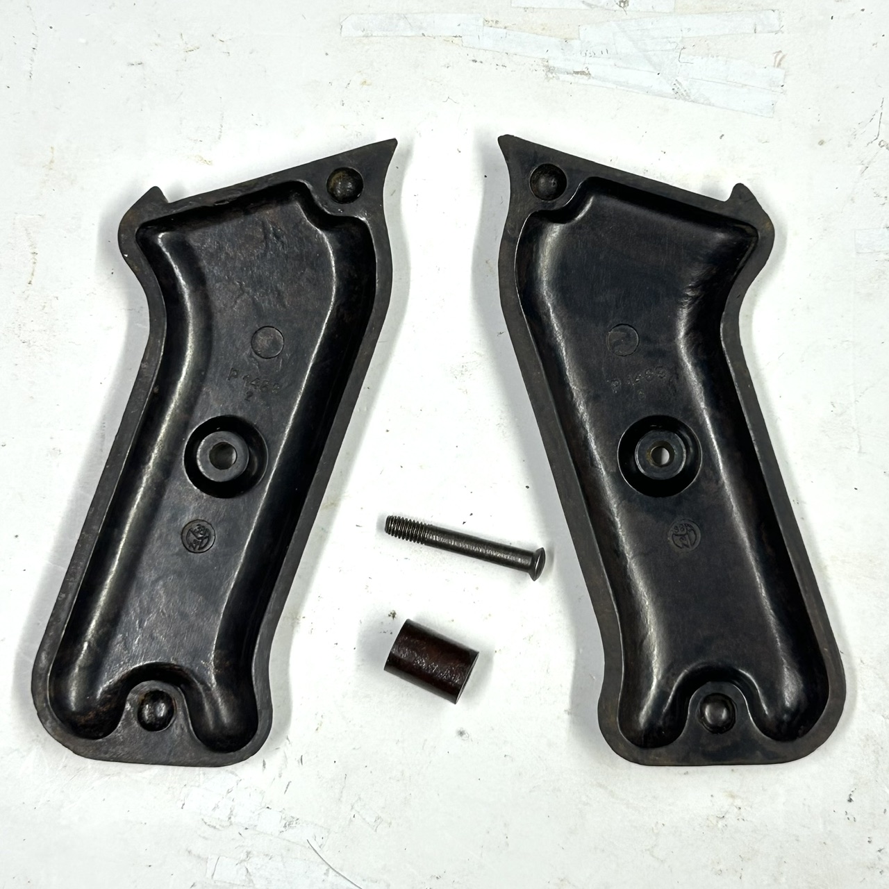 MP40, Guancette originali c/distanziale e viti - immagine 3